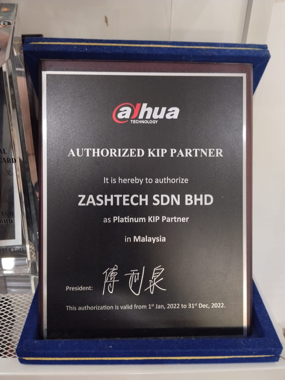 Dahua Technology Authorized KIP Partner plaque awarded to Zashtech Sdn Bhd, Platinum tier, Malaysia